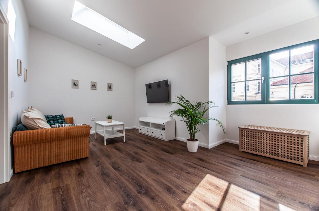 Entire House In The Center Of - Free Parking - Dragon Garden Pavilion *