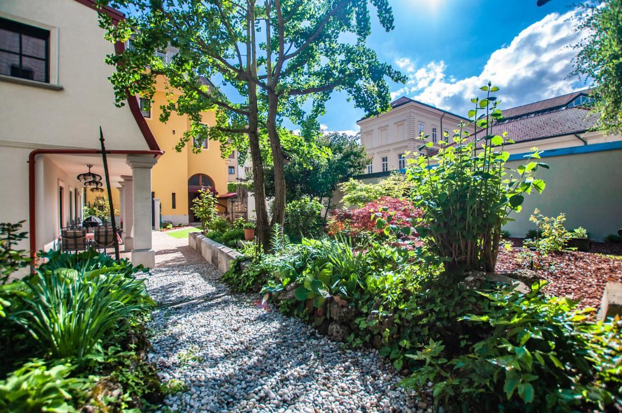 Entire House In The Center Of - Free Parking - Dragon Garden Pavilion Liubliana