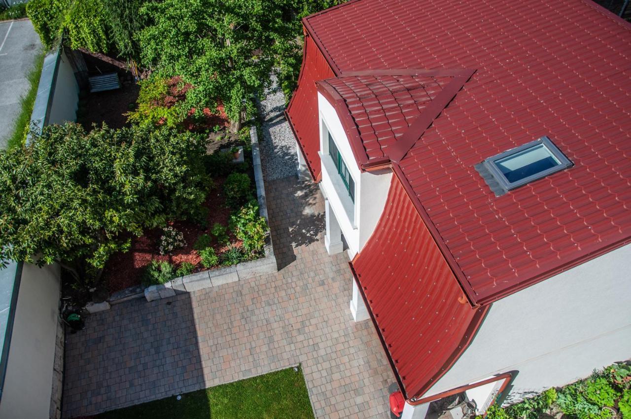 Entire House In The Center Of - Free Parking - Dragon Garden Pavilion